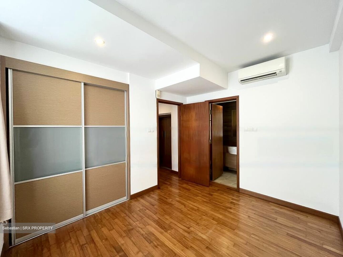 Lornie Road (D11), Terrace #457598501